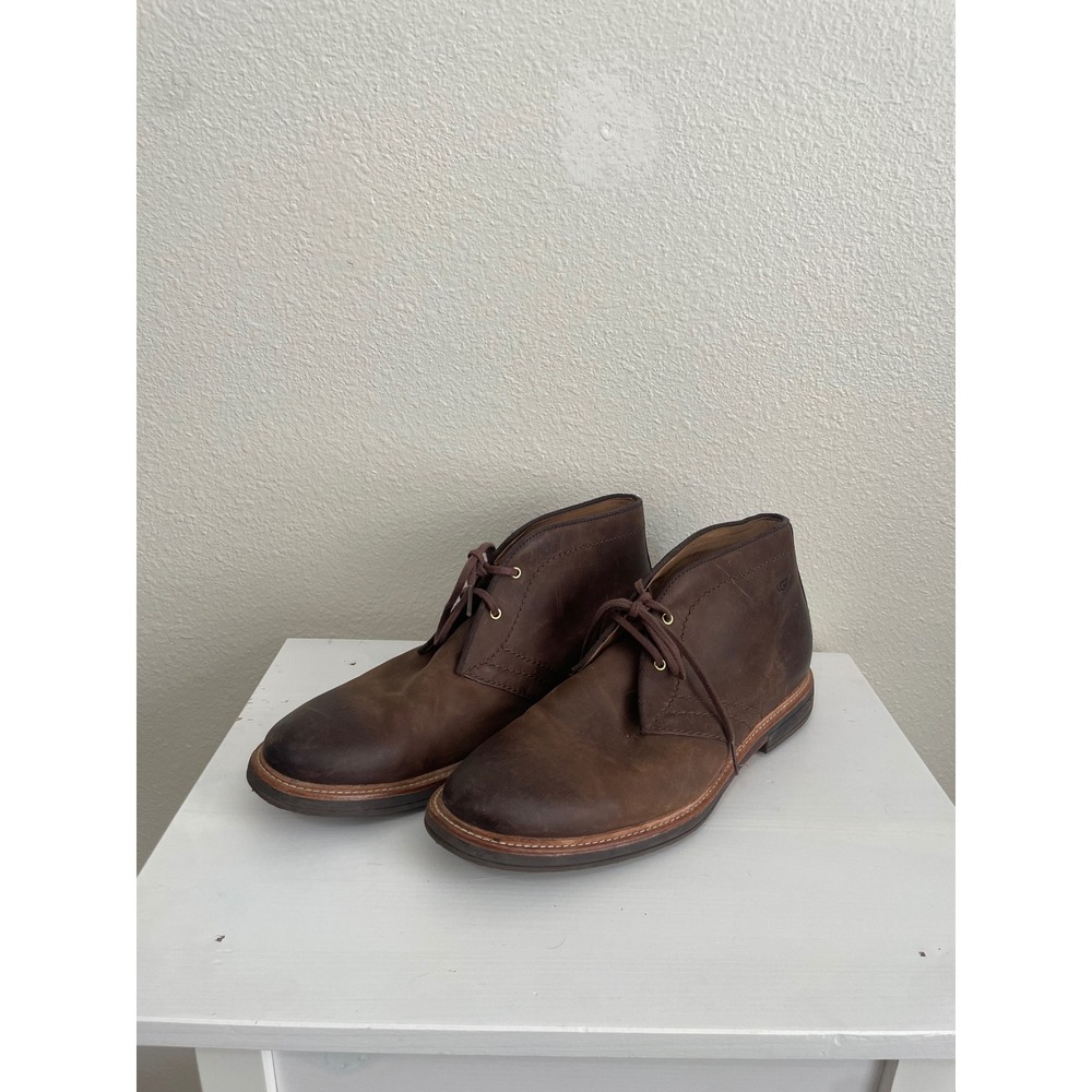 UGG Leighton Chukka Boots Mens 10.5 Brown Excellent Leather Desert Boots 1018684